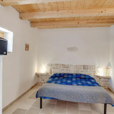 Truellove Wonderful Trullo In بوتينيانو